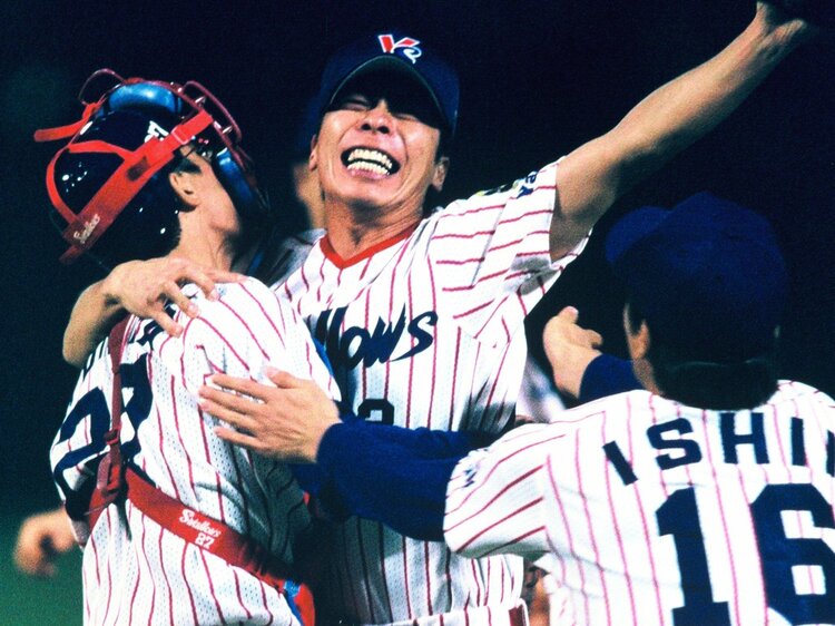 タグ付き 高津臣吾 ヤクルトスワローズ 優勝記念 ジャケット グラウンド あっけなく、そっけなくクビ宣告」ヤクルトの名守護神・高津臣吾はなぜ