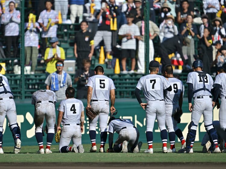 甲子園「優勝候補の大本命」横浜がまさかの敗退 2年生エースが4連投も
