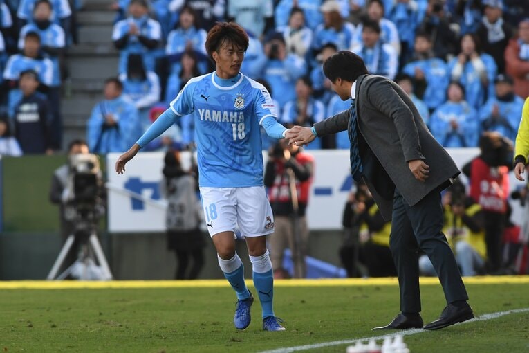 名波浩監督（当時／現日本代表コーチ）の期待に応える小川航基　©︎Masashi Hara/Getty Images