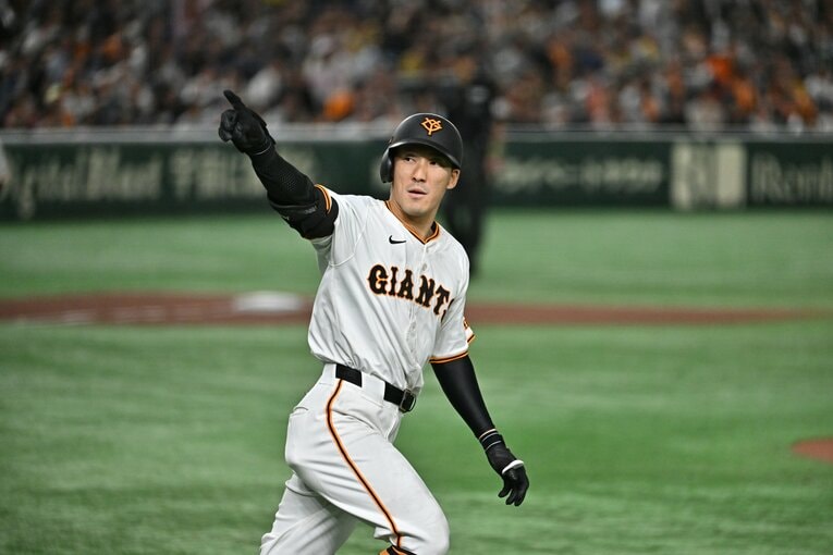 満身創痍の身体ながら今季の開幕戦では値千金の2ランを放つなど活躍し、お立ち台にも上ったがその後膝を負傷。今季限りでの引退を発表した　©︎Hideki Sugiyama