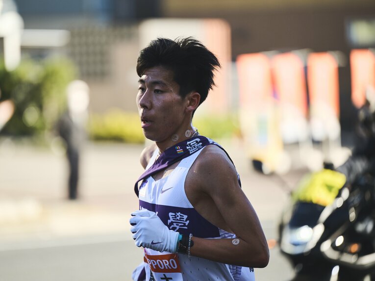 かつての駒大の大エース・田澤廉からのアドバイスから篠原が感じたことは…？　©Yuki Suenaga