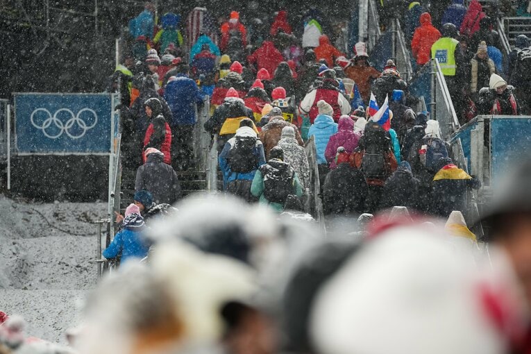 観客たちの交通網の問題も含め、商業的な要素も打ち切りという決断には大きかった　©Tsutomu Kishimoto／JMPA