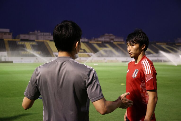 森保監督と柴崎はサウジ戦前に対話もしっかりとしていたようだ　©JFA/AFLO