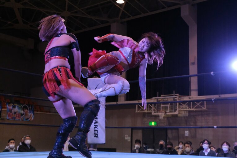 「可憐ですねぇ」人気女子レスラー・安納サオリに観客もウットリ…初の凱旋大会に滋賀が沸いた日「“絶対不屈彼女”は泣かないんです」(68)