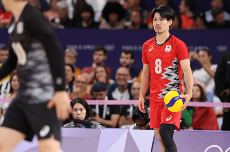 パリ五輪の激闘を振り返ったセッター関田誠大（30歳）。メダルには届かなかったが、司令塔にとってどんな大会となったのだろうか ／ photograph by Kaoru Watanabe/JMPA