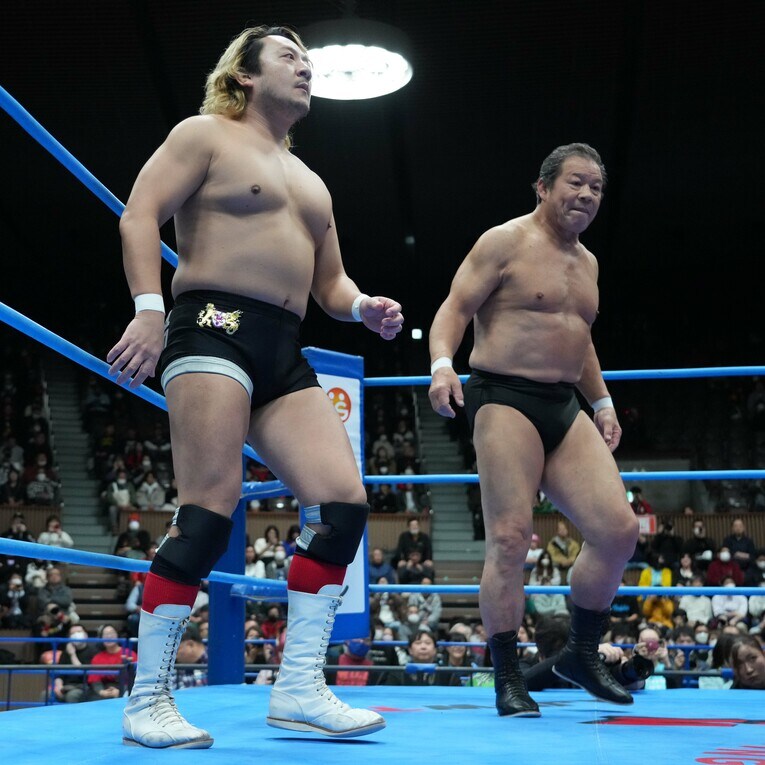 70歳になった藤波辰爾は息子LEONAとのタッグでリングに上がった　©Essei Hara