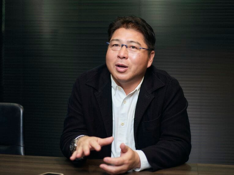 インタビューに答える現在の真中氏　©Yuki Suenaga