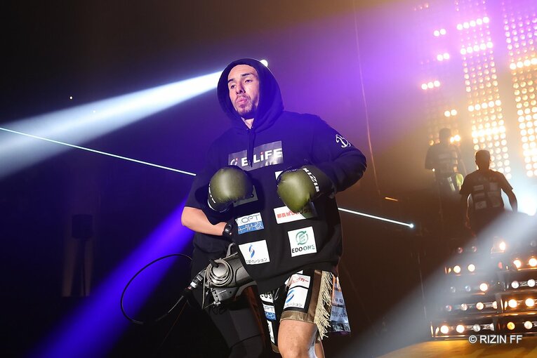 3月23日の『RIZIN LANDMARK 9 in KOBE』。木村“フィリップ”ミノルの入場　©RIZIN FF