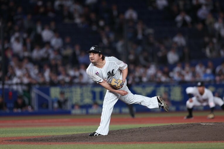 気迫の込もったピッチングを見せた澤村　©︎Chiba Lotte Marines