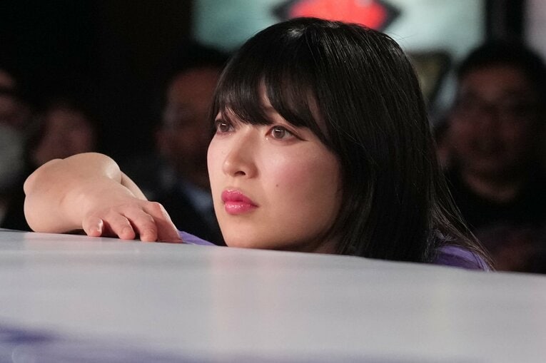 セコンドで試合を見るさくらあや　©Essei Hara