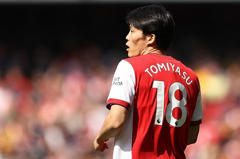 マンチェスター・ユナイテッド戦で復帰した冨安健洋。アーセナルのレジェンドも喜んでいた ／ photograph by  James Williamson/Getty Images