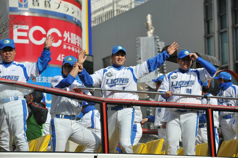 「サンペイ、三振してもいいからさ」“おかわりくん”ブレイク前夜の西武・中村剛也を救った言葉《祝・史上14人目の450本塁打》(17)