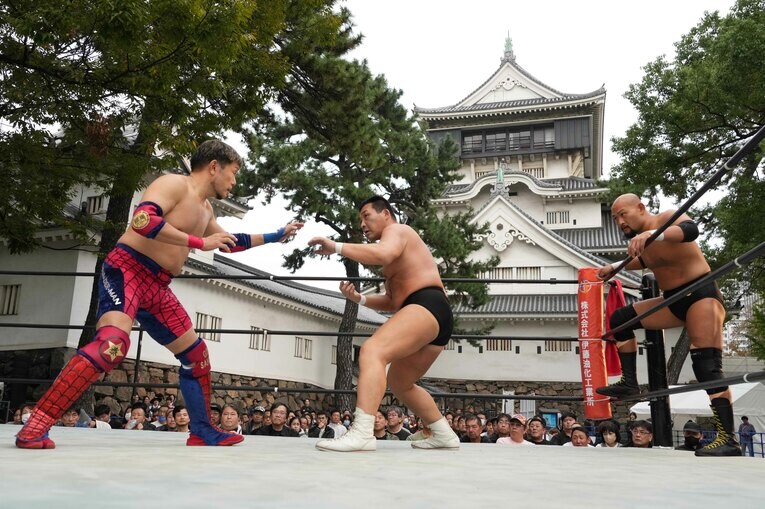 倉島信行、桜島なおきvs.三州ツバ吉、阿蘇山など4試合が行われた　©Essei Hara