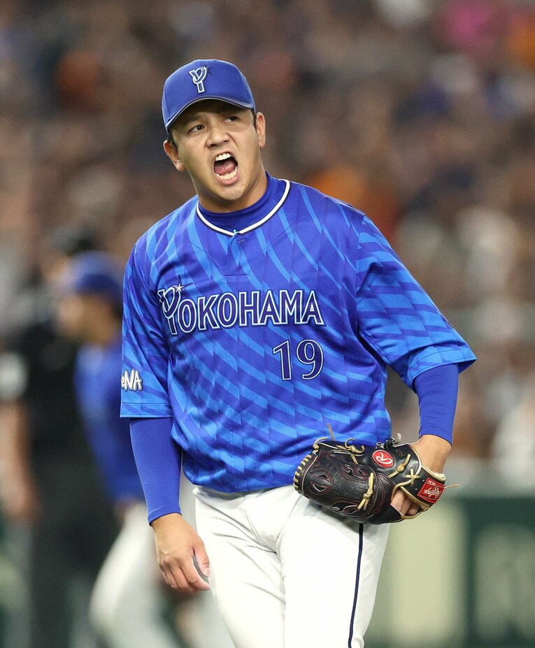 CSファイナル第3戦で7回を抑えほえるDeNA山崎康晃　©︎JIJI PRESS