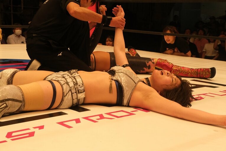 「見栄えなんて関係ない」人気女子レスラー・安納サオリが見せた“底知れないタフさ”…岩田美香戦前、母親に告げられた「勝つまで帰ってくるな」(34)