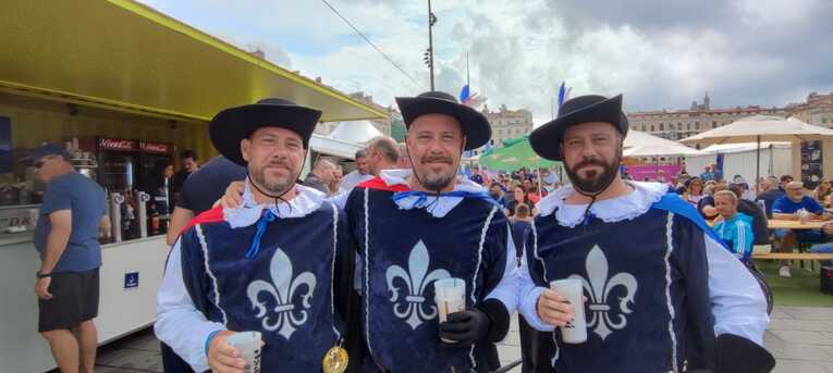 三銃士に扮した三兄弟　©Hiroaki Sawada