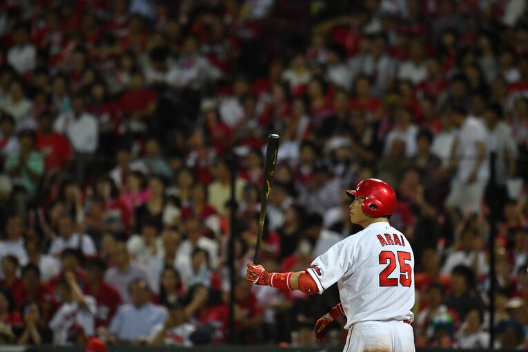 どんな瞬間も「絵になる男」広島カープ・新井貴浩監督の現役時代　©︎Hideki Sugiyama