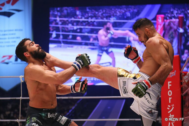副将戦。クレベル・コイケvs.パトリシオ・ピットブル　©RIZIN FF