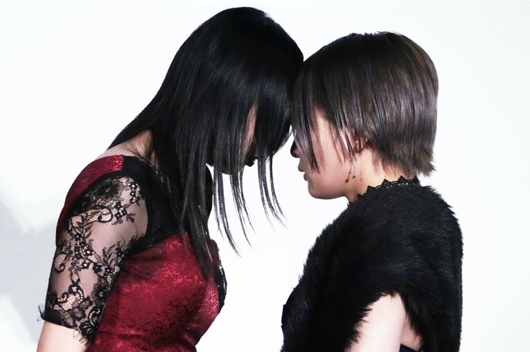 上谷沙弥と安納サオリのフェイスオフ。12月10日、東京　©Essei Hara