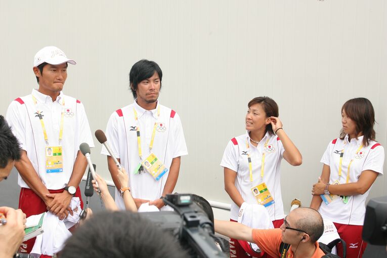 北京五輪での佐伯ら日本チーム　©JMPA
