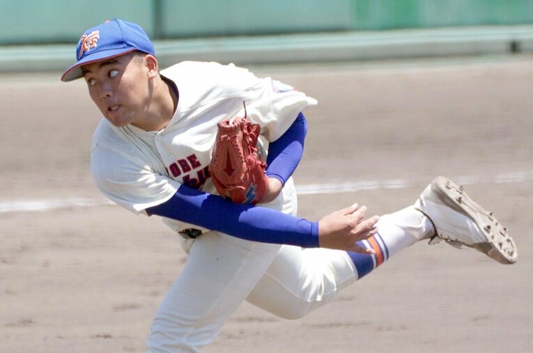 最速148キロの剛腕として注目を集めた津嘉山憲志郎投手。高校2年でトミー・ジョン手術を受けることを決断した ／ photograph by Sankei Shimbun