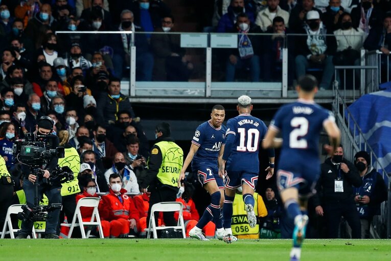 PSGメッシらをサポーターが威圧…CLベスト16でレアル大逆転勝利の背景＜翌日、カンプノウではなぜかバルサの守護神にブーイング＞(21)