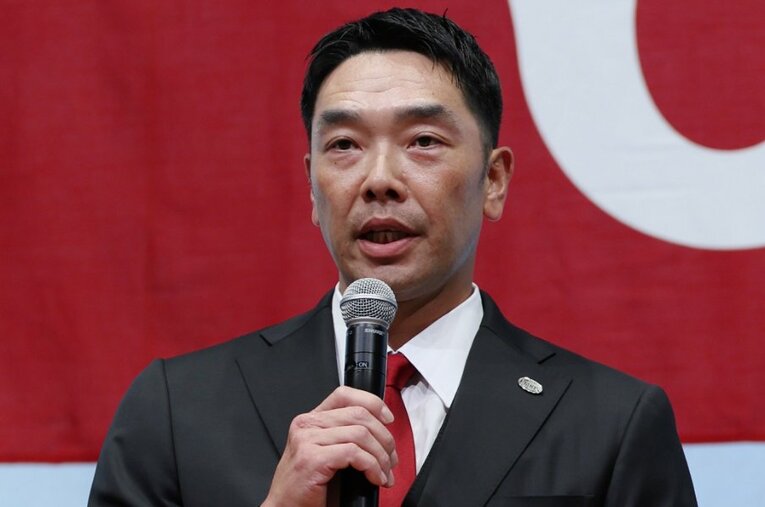 就任会見に臨んだ巨人・阿部慎之助新監督 ／ photograph by JIJI PRESS