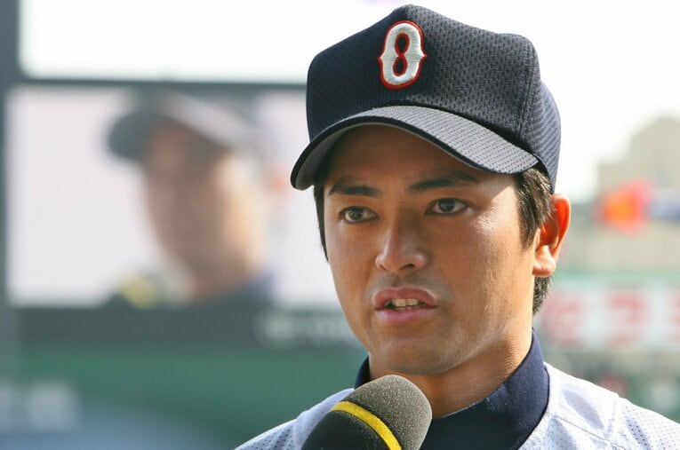 2008年センバツ優勝を果たした沖縄尚学・比嘉公也監督。26歳での達成は最年少記録を更新する快挙だった（かわいらしい球児時代、現在と比嘉監督と激似…サッカー界の名将写真見比べもまだまだ続きます）　©JIJI PRESS