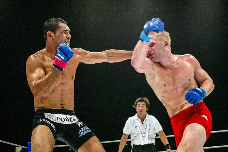 2004年8月、ヘビー級グランプリの準決勝は“ロシア軍最強兵士”と称されたセルゲイ・ハリトーノフと対戦