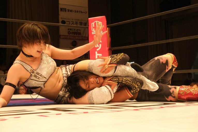「見栄えなんて関係ない」人気女子レスラー・安納サオリが見せた“底知れないタフさ”…岩田美香戦前、母親に告げられた「勝つまで帰ってくるな」(22)