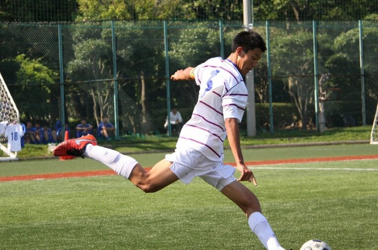 高校時代はごく普通のサッカー少年だった松澤。浪人中の渡米で人生が変わった／本人提供