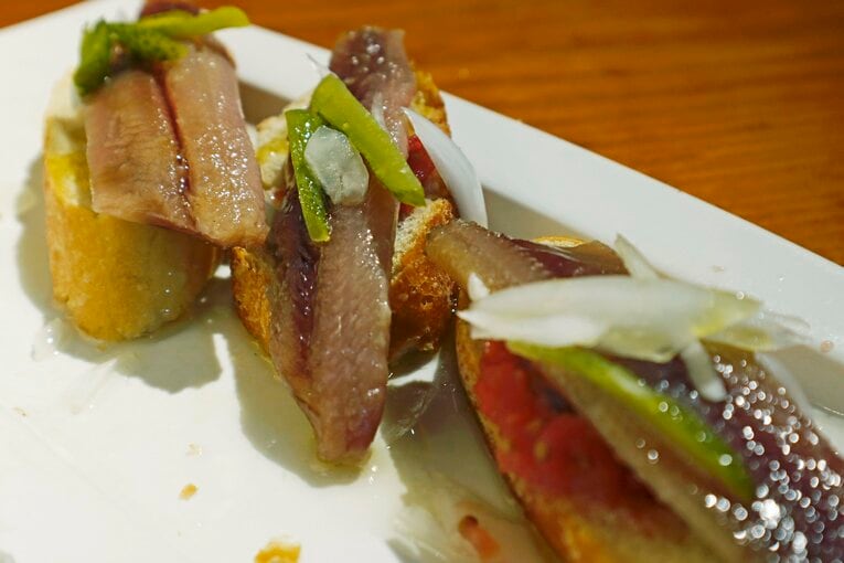 久保建英「とても苦いです」アシストだけでない復帰戦MVP〈カメラ目線ピース＋同僚の赤ちゃんに笑顔〉〈肩と太もも周りが大きく〉レンズが捉えたすべて(8)