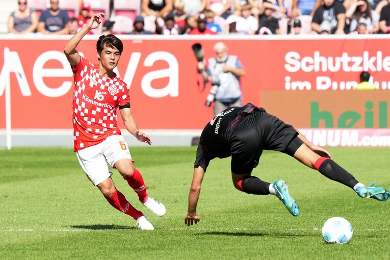 ブンデス開幕戦での佐野　©Getty Images
