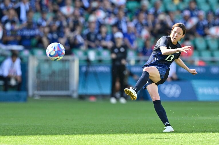 ナイジェリア戦、北川ひかるのFK弾 ©Takuya Nakachi/JMPA
