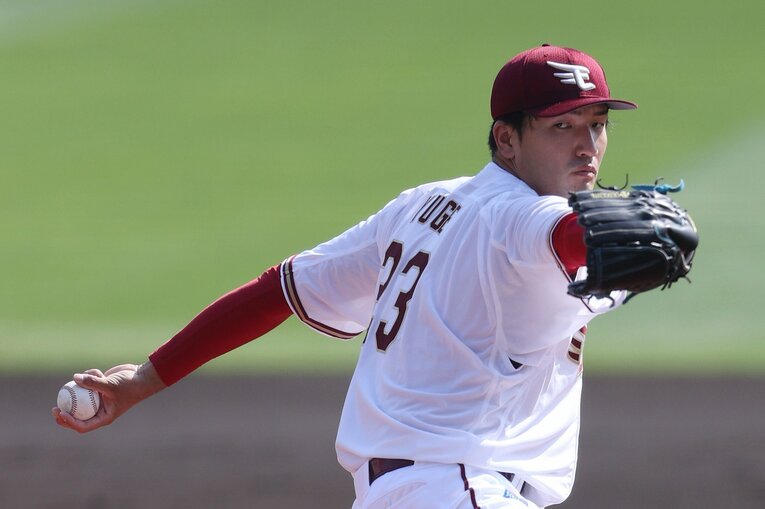 楽天の弓削。最速149kmのストレートに加えてスライダー、カーブ、フォークなど変化球も多彩　©JIJI PRESS