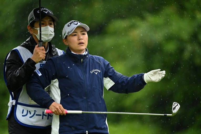 夫の森川陽太郎氏はキャディーとして横峯をサポート　©︎Atsushi Tomura/Getty Images