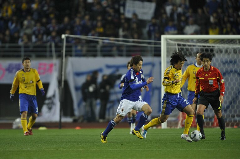 阿部勇樹、中村俊輔（2011年東北地方太平洋沖地震復興支援チャリティーマッチ）©︎Takuya Sugiyama