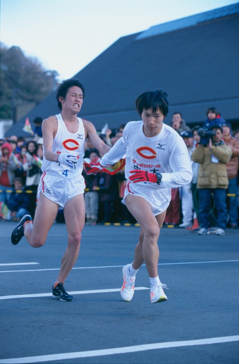 藤原正和（右）は現在、監督として古豪の復活優勝を目指す立場に　©Raita Yamamoto