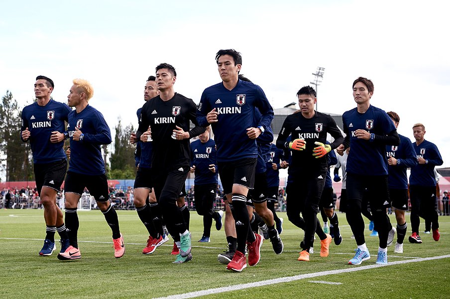 西野監督が甦らせた「当事者意識」。選手を大人扱いすることの効果は。<Number Web> photograph by Getty Images
