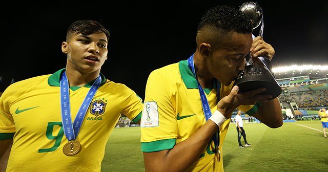 フラメンゴ火災の悲劇から9カ月後、親友にU-17W杯優勝を捧げたラザロ
