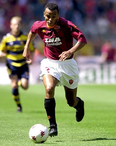 「ペンドリーノ(イタリアの新幹線)」の異名をとったローマ時代。2000−01年シーズンには18年ぶりのスクデット獲得に貢献した ©Bernard Papon/L’Équipe
