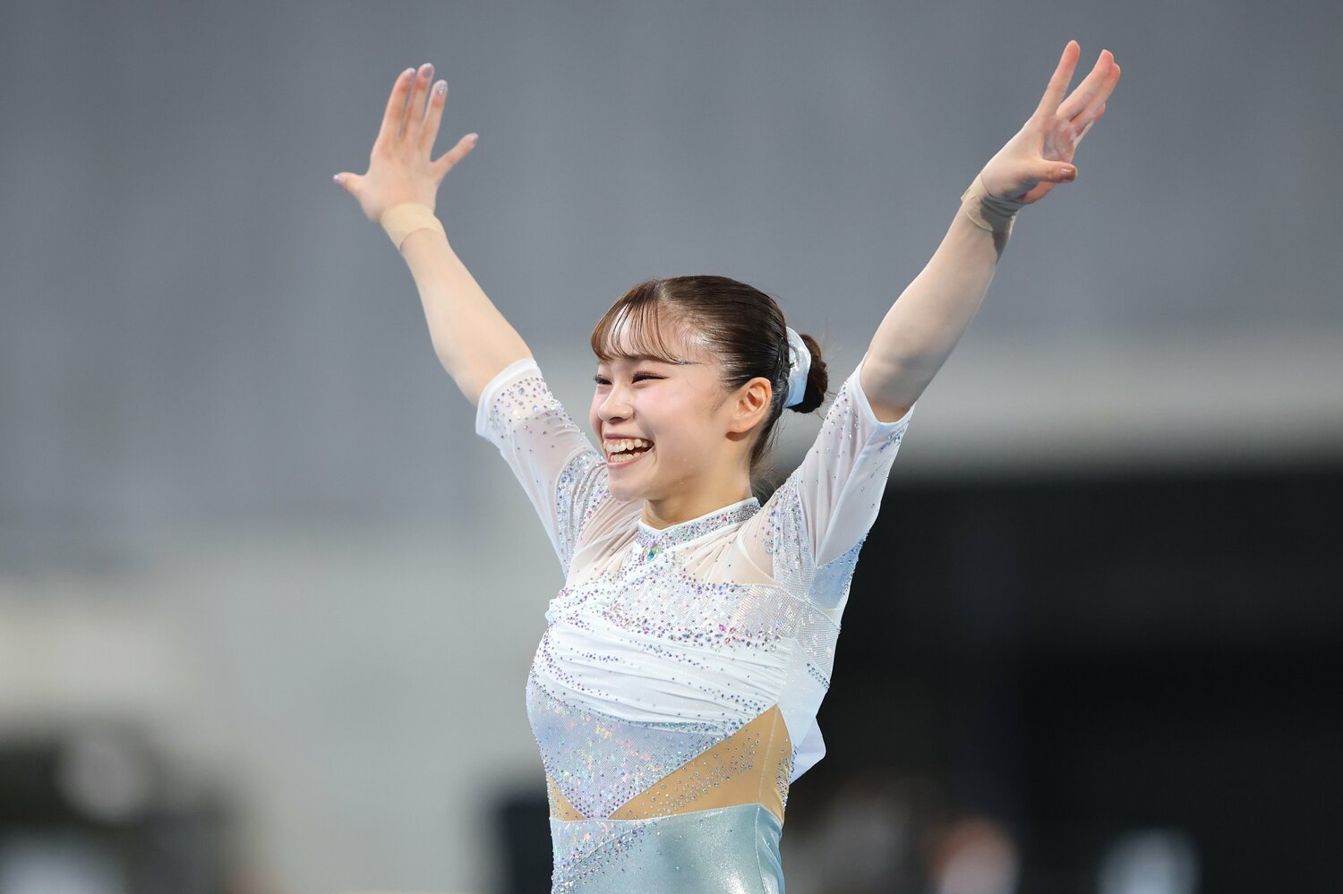 NHK杯で笑顔で演技を行う杉原　©AFLO