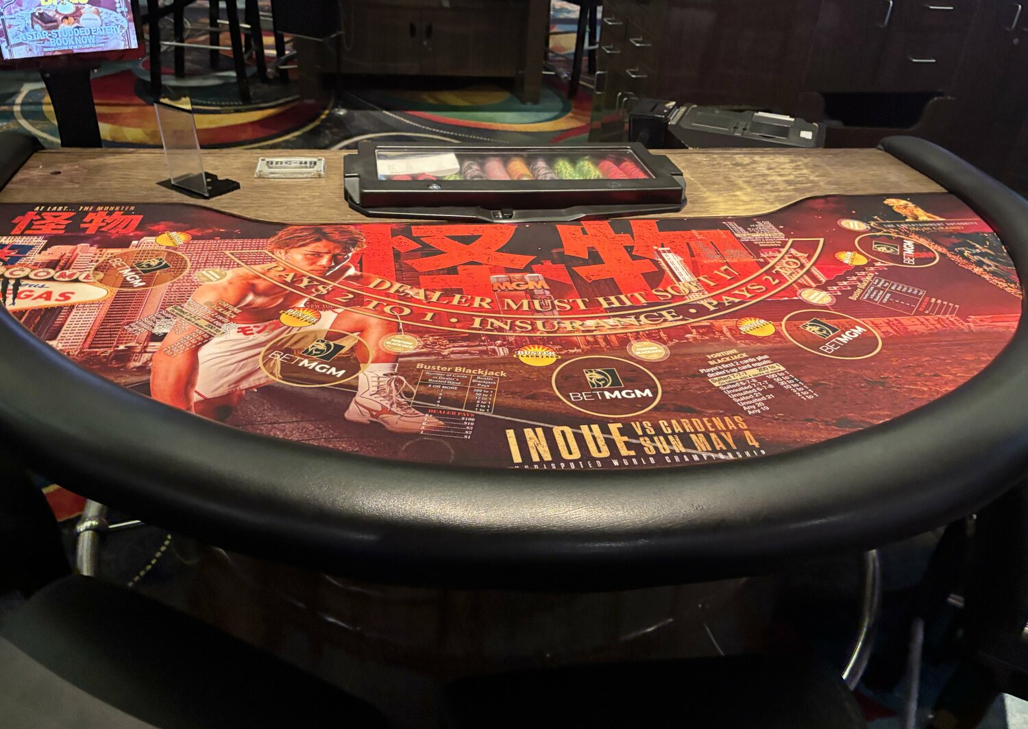 カジノのテーブルにも井上尚弥が…　©Naoki Fukuda