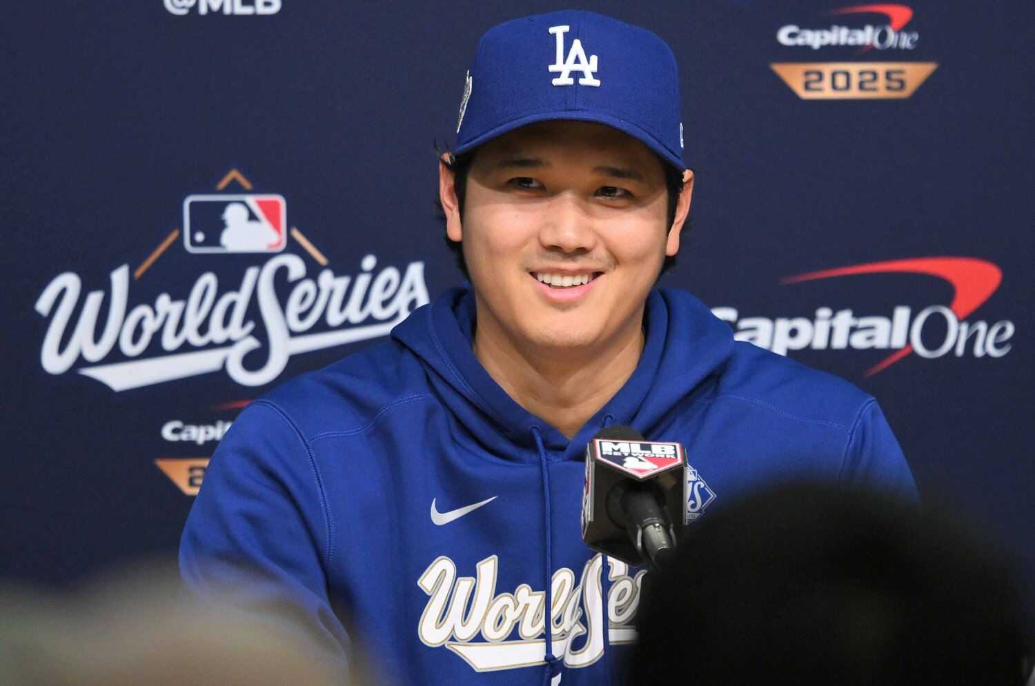 「妻からイジられたけど」大谷翔平が自ら“真美子夫人の話”を切り出すとは…WS観戦、花巻東の同期に送られた「犬の絵柄のLINEスタンプ」＜Number Web＞ photograph by JIJI PRESS