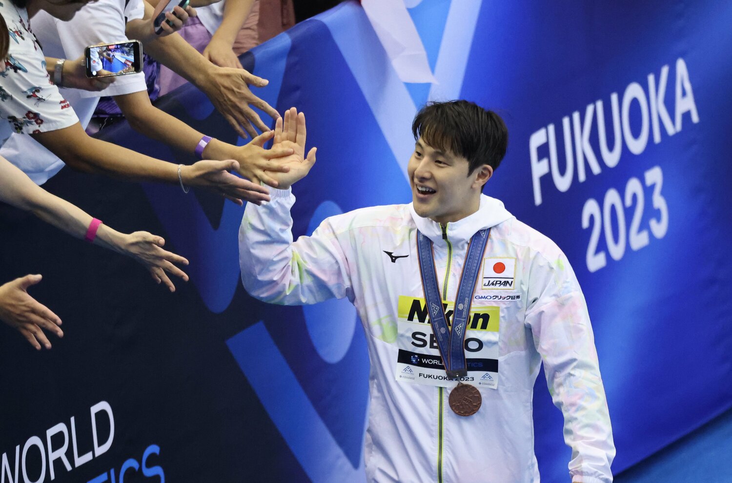 世界の舞台で表彰台に帰ってきた瀬戸。五輪金メダルへの道を再び歩む　©JIJI PRESS