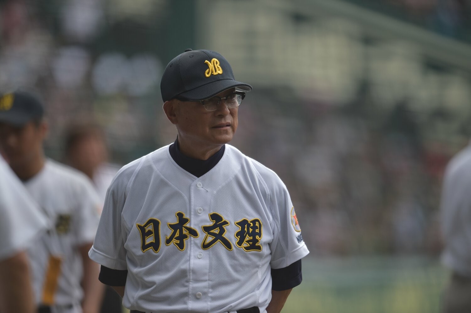 2009年の日本文理を率いた大井監督。当初は不安視していた打撃も、夏には自信をもって甲子園に臨んでいた　©︎BUNGEISHUNJU