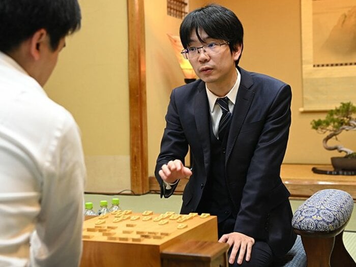 《順位戦の明暗》藤井聡太名人への挑戦権は豊島将之33歳、深夜23時台の17分間でA級降級・残留が決着…人気棋士は各級でどうなった？＜Number Web＞ photograph by Asahi Shimbun