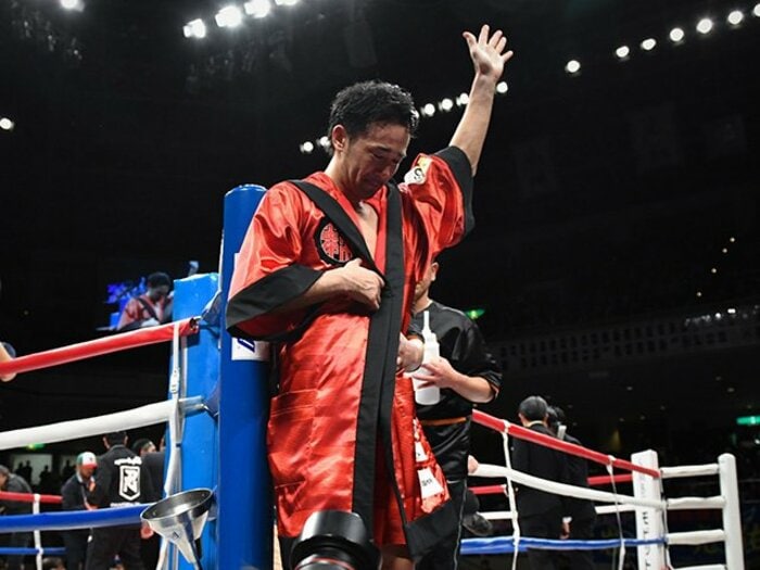 山中慎介は納得できたのだろうか。「ふざけるな!」と試合後の落涙。<Number Web> photograph by Hiroaki Yamaguchi