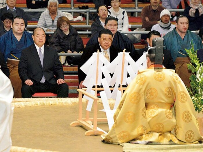 土俵はなぜ神聖なものなのか。「女人禁制」問題を考える。～制度の由来、運用、今後について～＜Number Web＞ photograph by KYODO