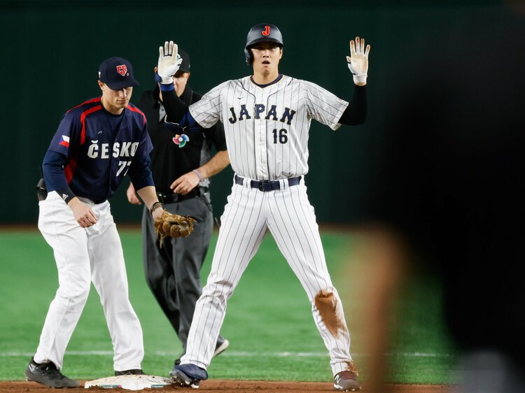 d*4様 coach ベースボール　グローブ　野球　WBC 大谷翔平　侍ジャパン 僕のユニホーム欲しいの？」チェコに神対応した大谷翔平がWBCで